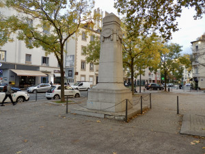 Monument aux morts de la place Belleville.jpg