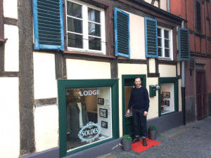 Porte naine place du marché Gayot.jpg
