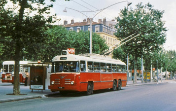 Trolley trois essieux Lyon.jpg