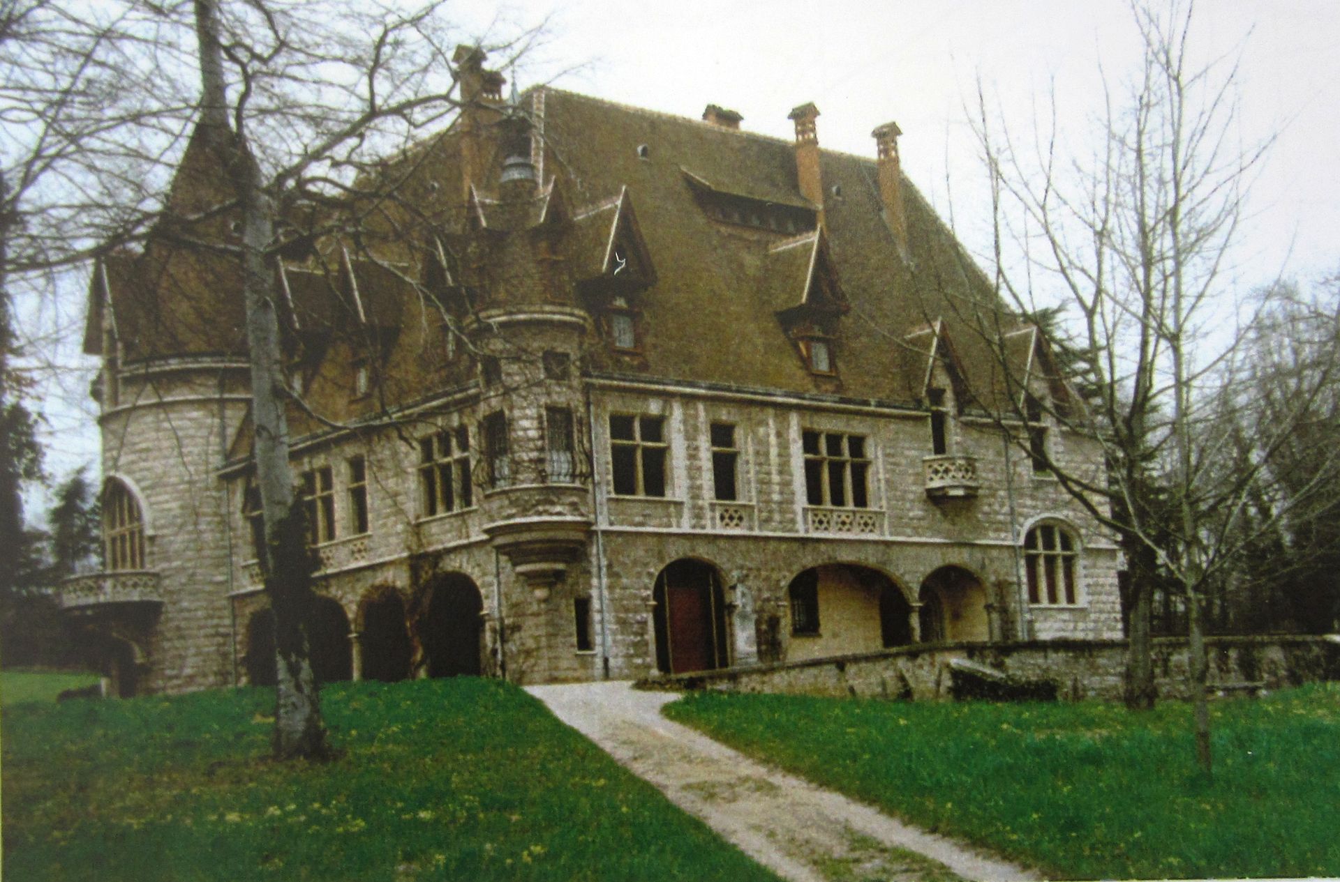 Chateau Isaac à Ecully, domaine de Pontourné.